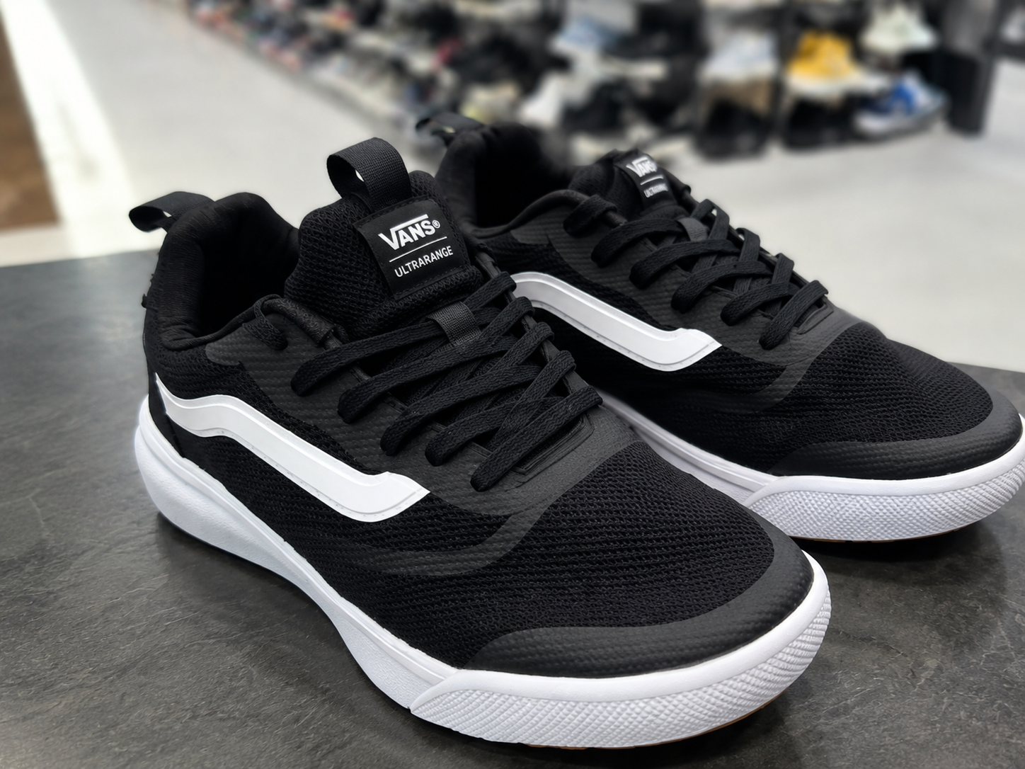 ونس بدون ساق اولترا پارکور مشکی سفید Vans Ultrarange black white
