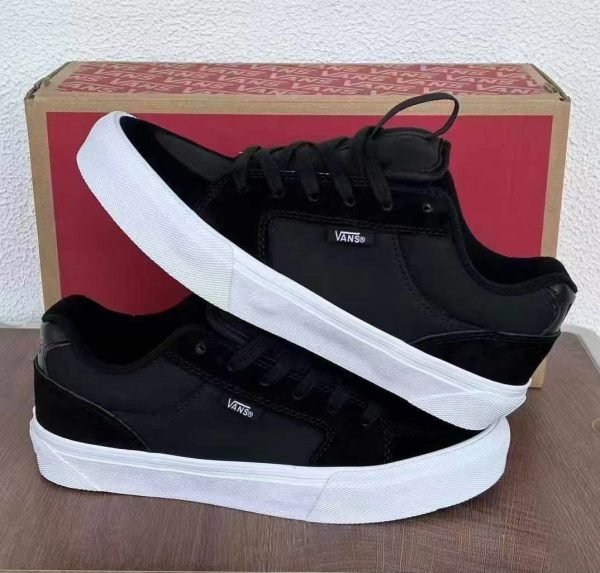 ونس بدون ساق چاکا‌ سفید مشکی Vans Chukka Push Black White