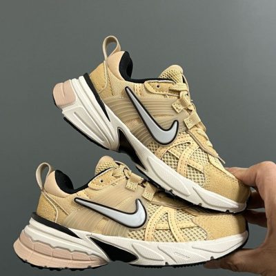 کتونی بچه گانه نایک وی ۲ کی ۱ ران تک بندی خردلی Nike V2K.1 Runtekk