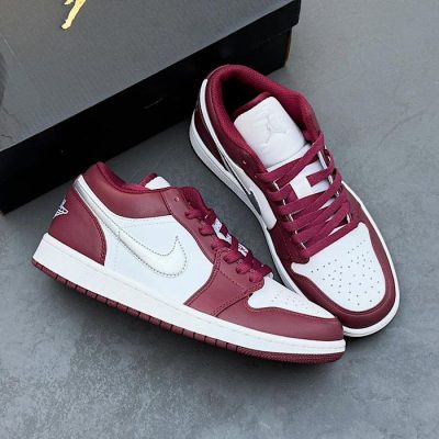 نایک ایر جردن 1 بدون ساق بوردو سفید زرشکی Nike air jordan 1 low Bordeaux
