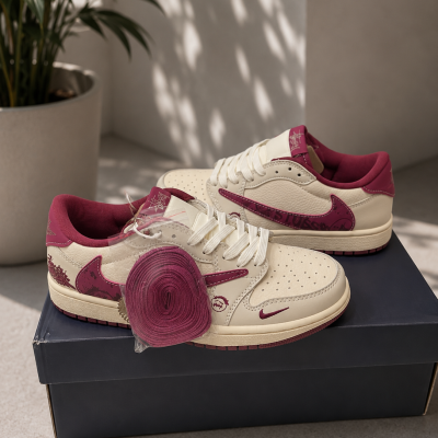 نایک ایر جردن ۱ بدون ساق تراویس اسکات استوسی کرمی قرمز Nike air jordan 1 low Travis Scott STUSSY